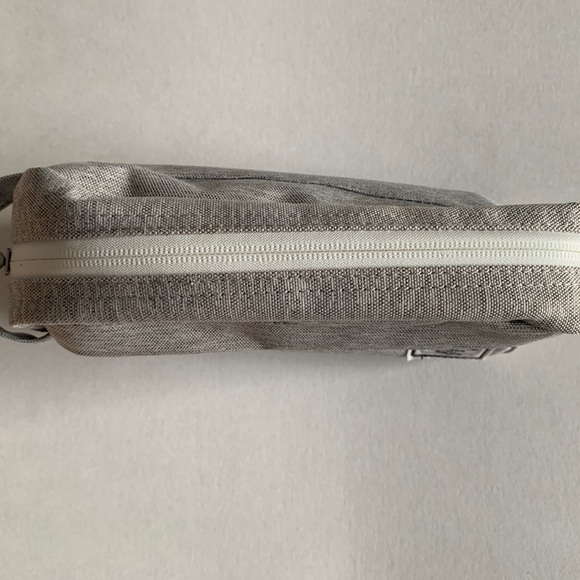 Herschel travel kit/toiletry bag/pencil pouch - Picture 5 of 5